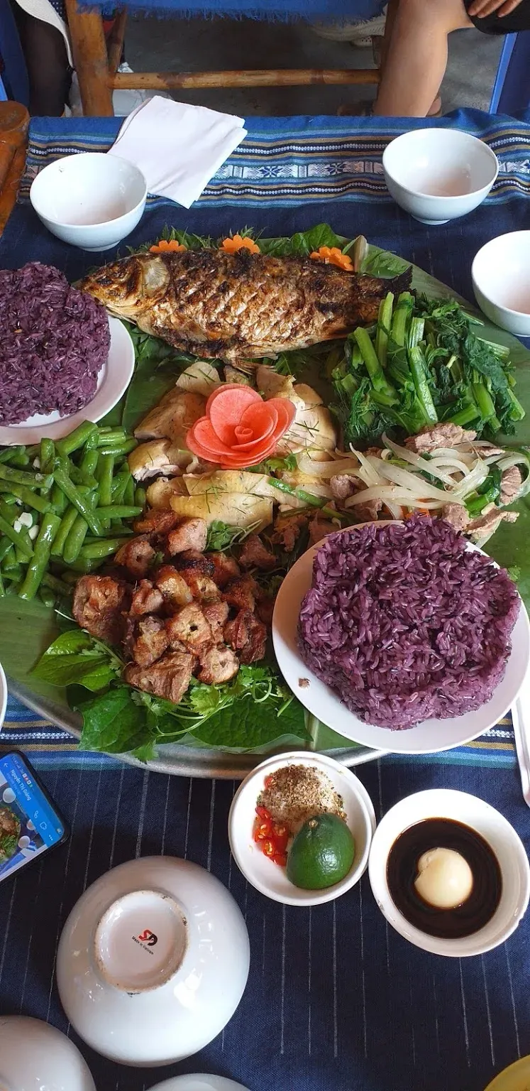 Mẹt đồ ăn thơm ngon ấn tượng