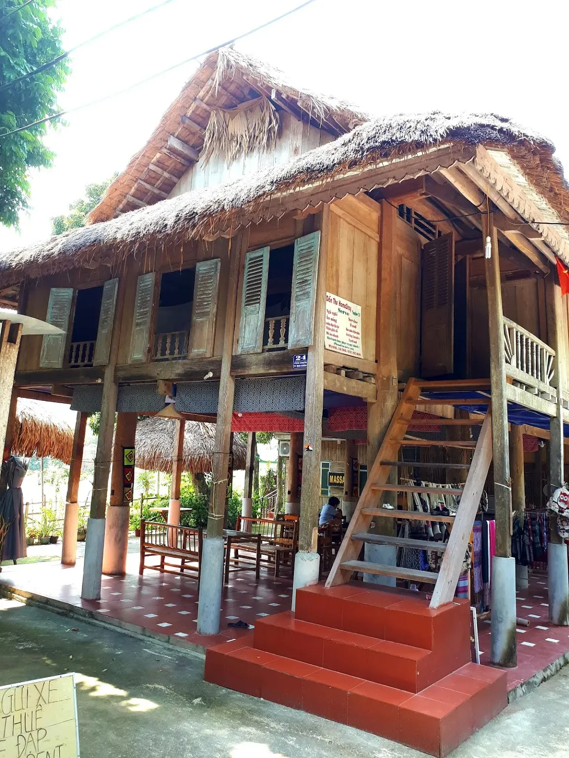 Không gian nhà sàn của Mai Chau Sunset Bar