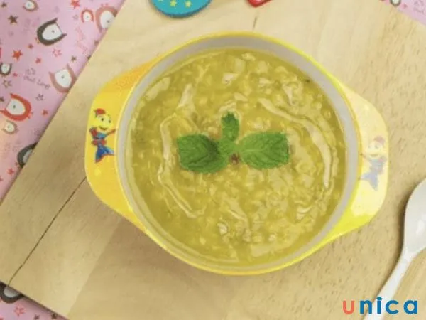 Món cháo gà nấu cùng khoai lang vàng ươm hấp dẫn cho bé