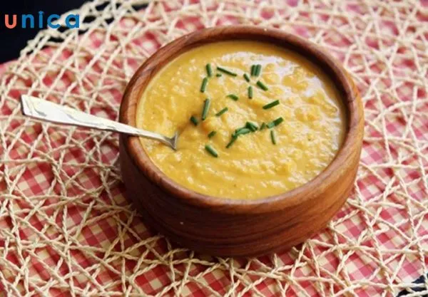 Bát cháo trứng cải thảo đầy đủ sắc màu kích thích vị giác của trẻ