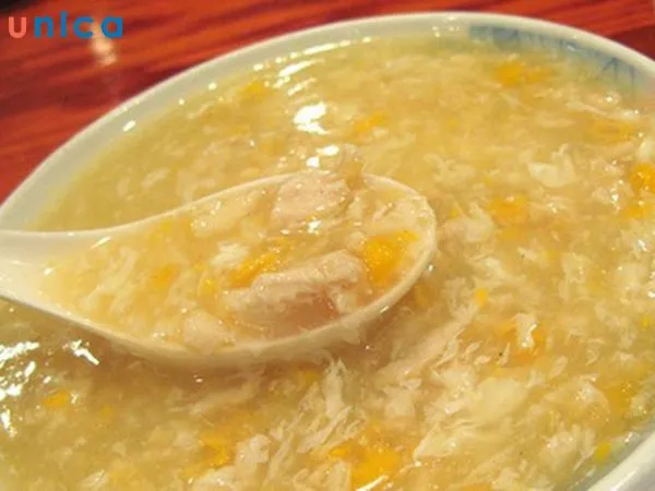 Món cháo gà bí đỏ và đậu Hà Lan cung cấp nhiều vitamin thiết yếu