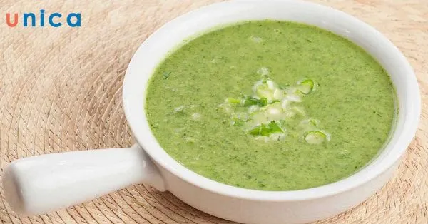 Cháo thịt heo rau ngót là món ăn dặm quen thuộc và bổ dưỡng