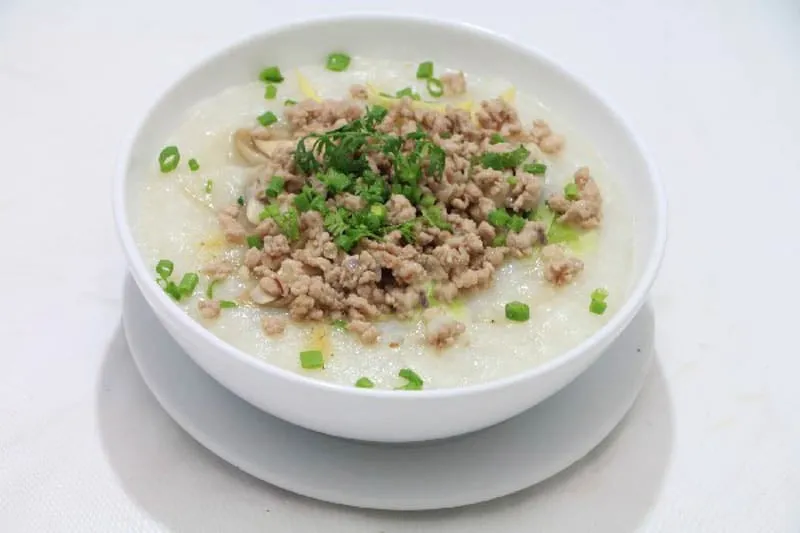 Thịt bò băm nhỏ sẽ thích hợp cho món cháo