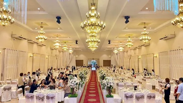 Không gian mang đậm kiến trúc Pháp tại nhà hàng Mon Ami Bình Dương