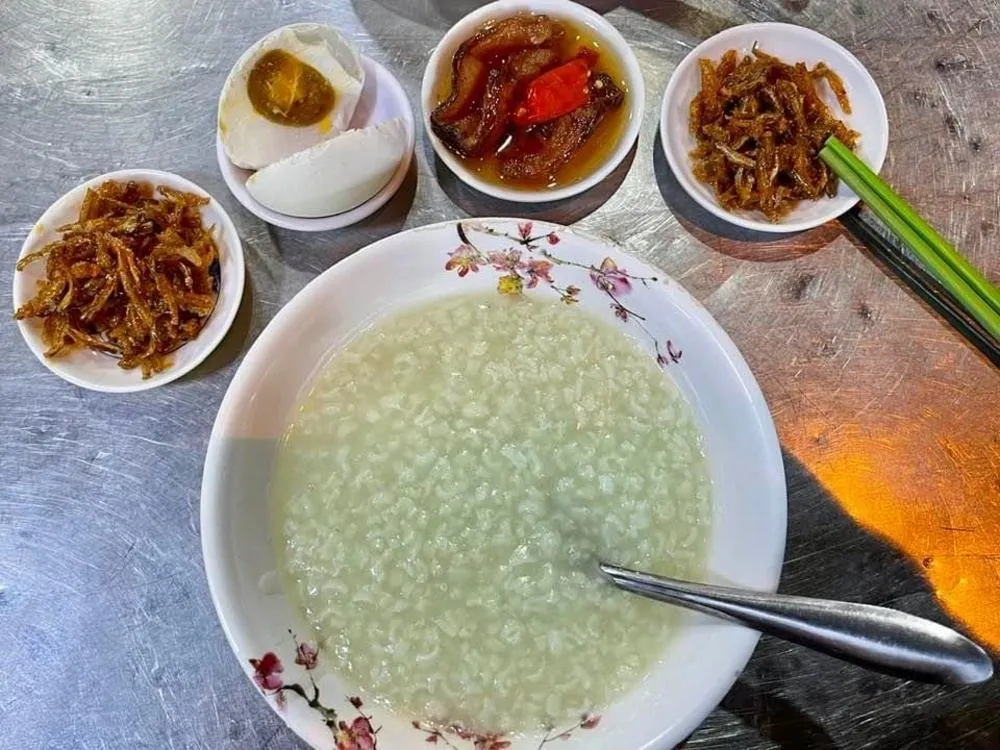 Món ăn bình dân nhưng bổ dưỡng - Cháo trắng Hàng Xanh
