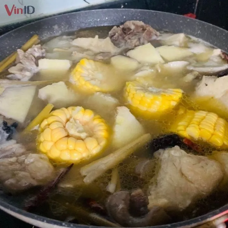 Nồi lẩu dê nóng hổi thơm ngon