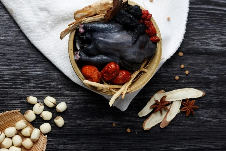 Các vị thuốc bên trong gói thuốc bắc được chia tỉ lệ chính xác