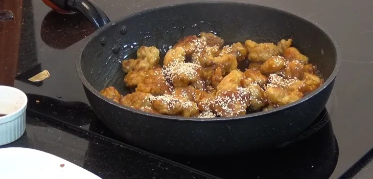 Toàn cảnh quy trình làm gà rán sốt mè mật ong