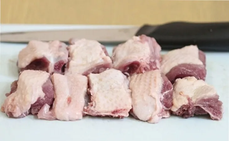 Sơ chế thịt vịt kỹ lưỡng loại bỏ hoàn toàn mùi hôi