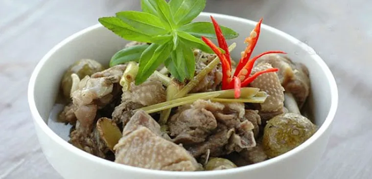 Món lẩu vịt om sấu và lẩu vịt nước dừa thơm ngon chuẩn vị