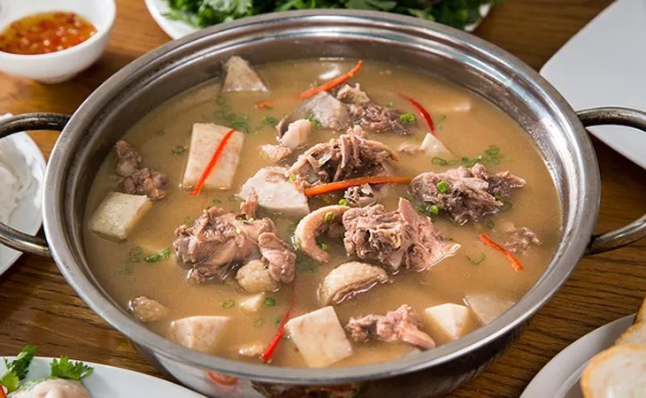 Thành phẩm lẩu vịt nước dừa thơm lừng béo ngậy