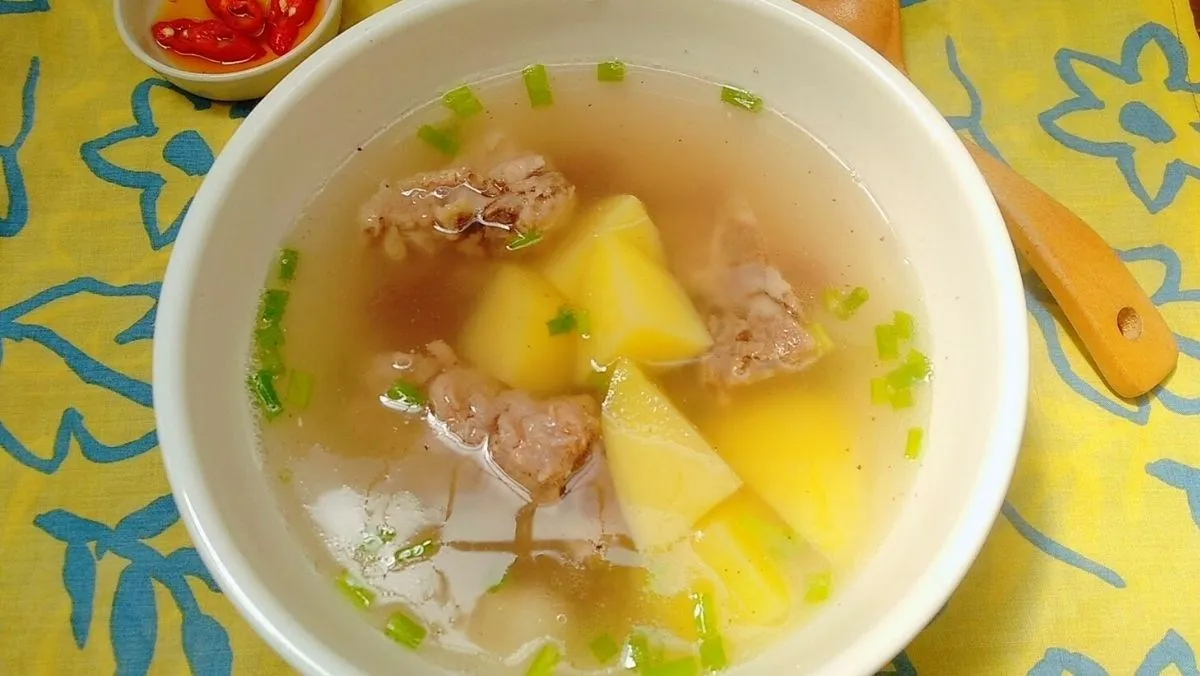 Cách bày trí tô canh đẹp mắt giúp kích thích vị giác của các thành viên