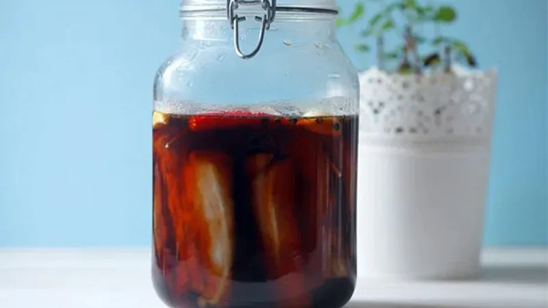 Nén thịt heo ngập trong nước mắm