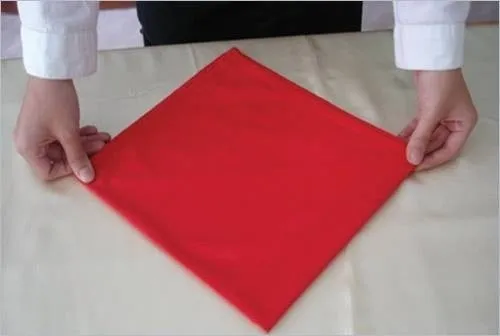 Các bước chuẩn bị gấp khăn ăn hình thuyền buồm