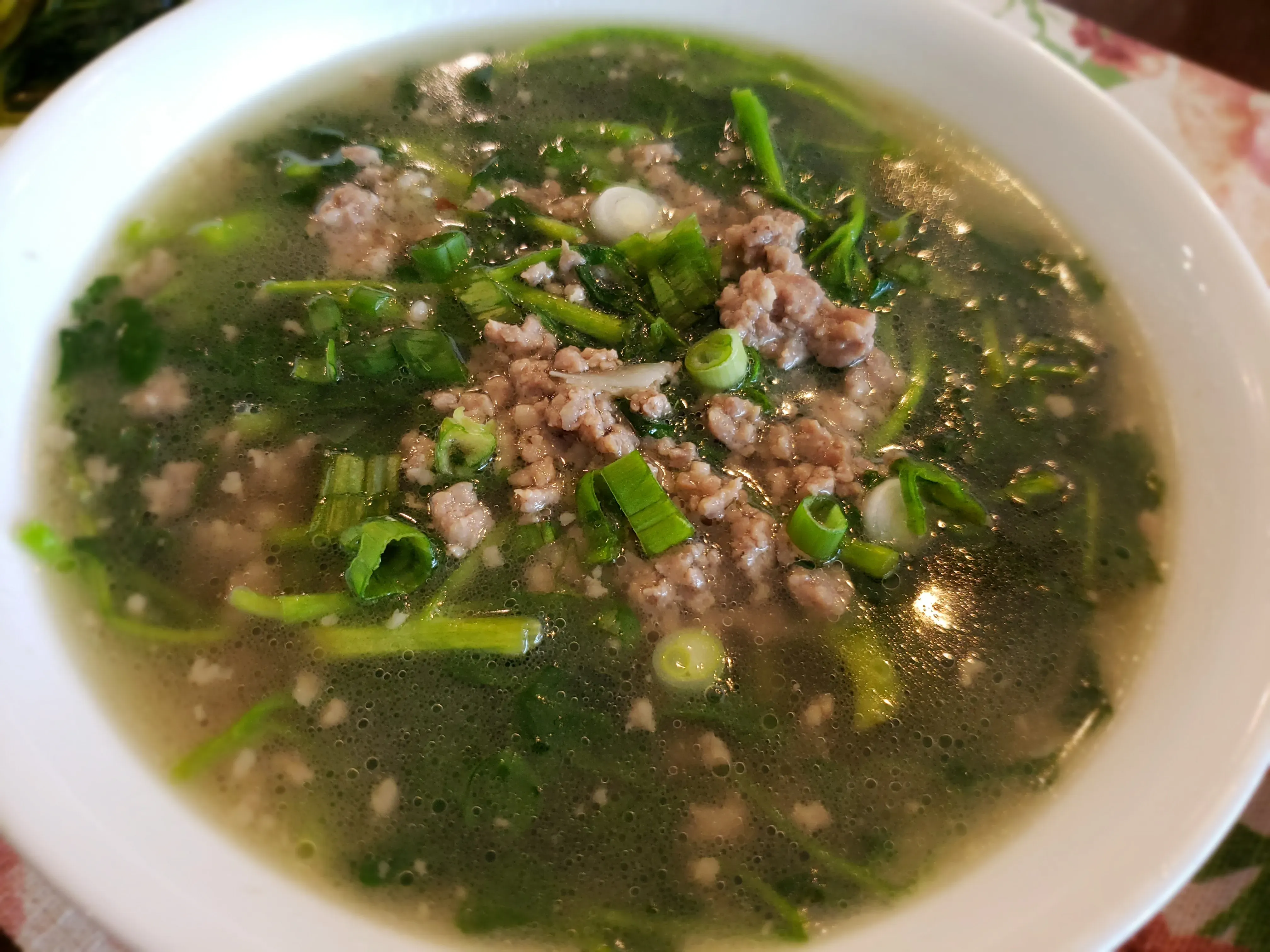 Nguyên liệu tươi sạch chuẩn bị cho món canh xà lách xoong thịt bò thơm ngon