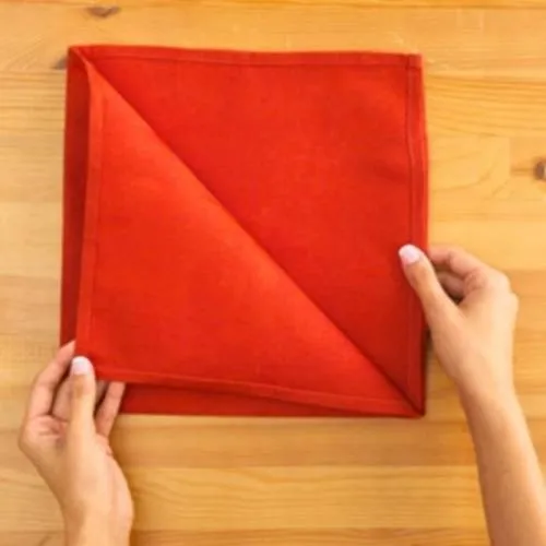 Lật từng đối tượng lớp khăn theo đường chéo chính