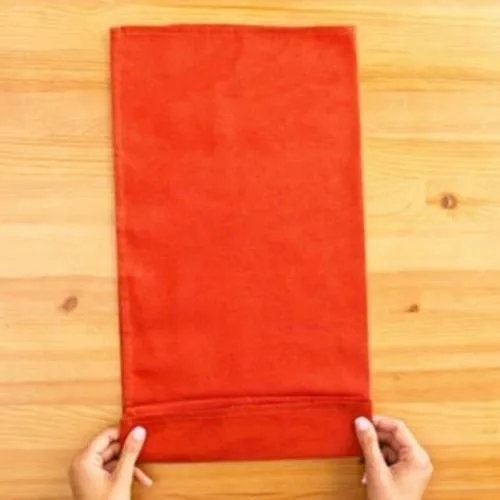 Bắt đầu xếp các nếp rẻ quạt đều đặn