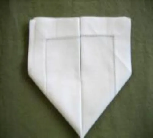 Xác định tâm điểm để tạo hình mui nhọn của trái tim