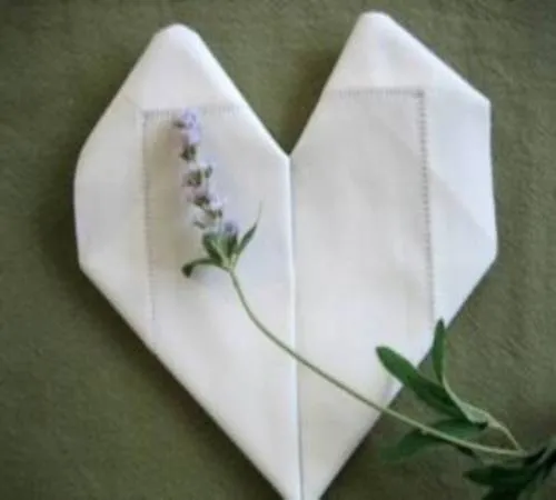 Thành phẩm khăn napkin hình trái tim đầy cảm xúc