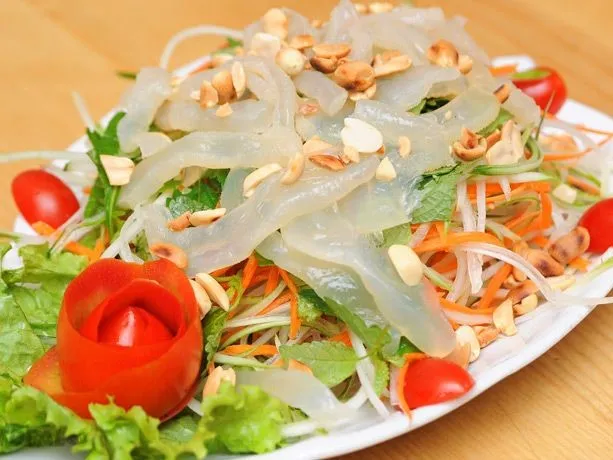 Nộm sứa hải sản giòn mát cho mùa hè