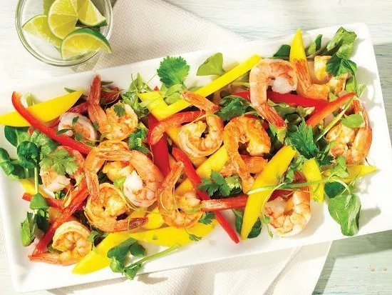 Gỏi xoài tôm thịt truyền thống