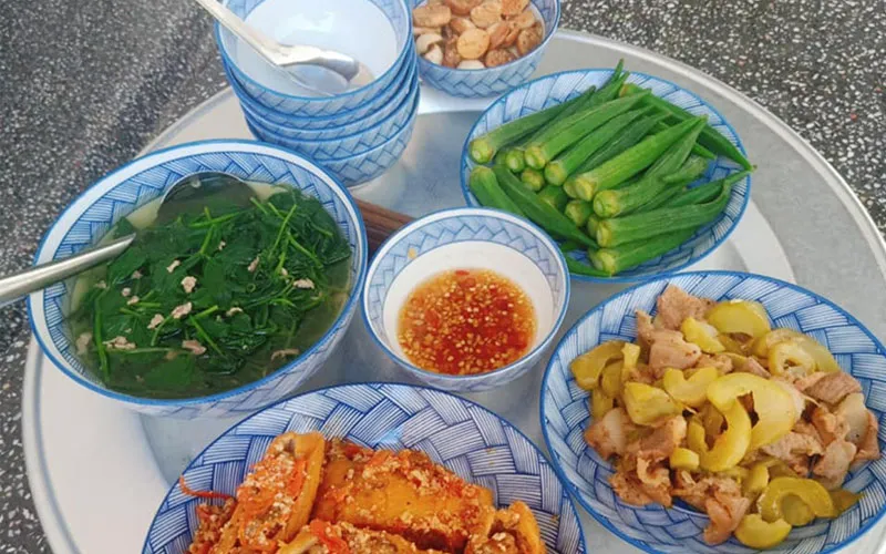 Bộ đồ ăn thường ngày ở Việt Nam