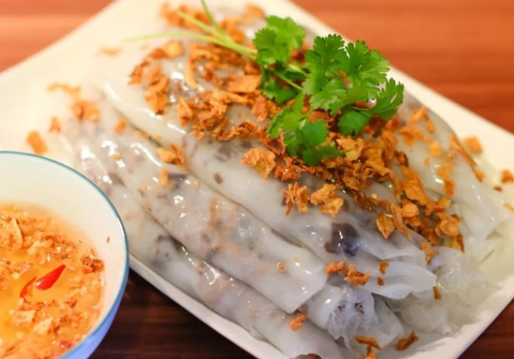 Bánh cuốn nóng là một trong những món ăn xế được yêu thích nhất