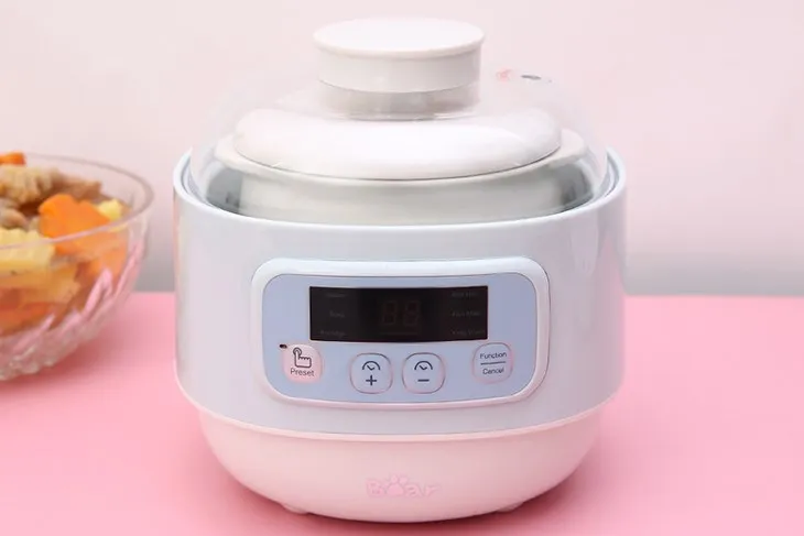 Nồi nấu chậm với thiết kế nhỏ gọn, màu sắc tươi sáng