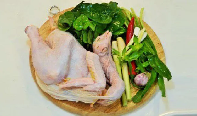 Nguyên liệu đầy đủ cho món lẩu