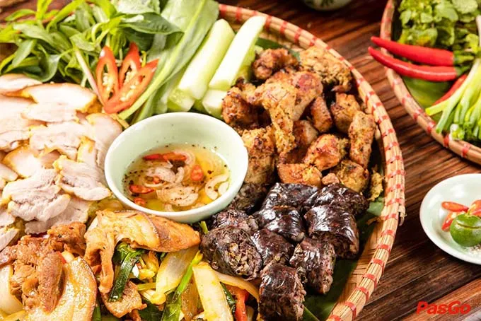 Không gian làng quê đặc trưng tại nhà hàng Chợ Quê