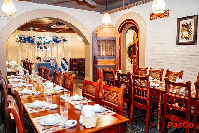 Không gian nhà hàng Thuyền Quán với phòng hội trường rộng rãi phục vụ tiệc công ty