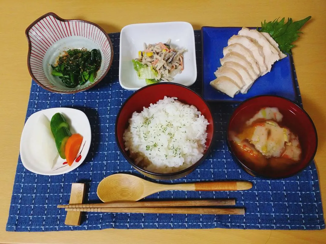 Bộ sưu tập bento Kiraz Kitchen với đa dạng màu sắc và thành phần dinh dưỡng