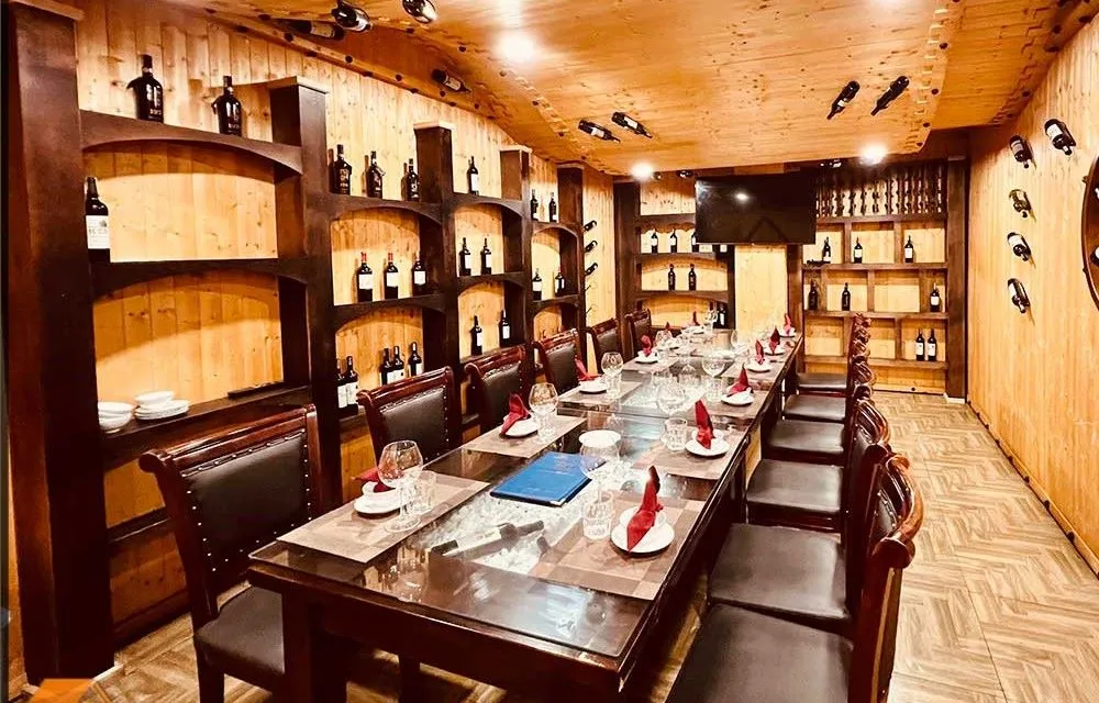 Phòng VIP với thiết kế hầm rượu độc đáo tại nhà hàng Ba Miền 286