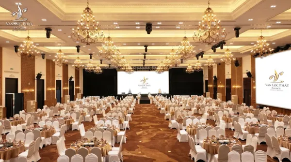 Sảnh tiệc cưới lộng lẫy bên trong Vạn Lộc Phát Palace
