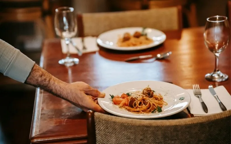 Kỹ năng làm việc nhóm quan trọng trong quán ăn