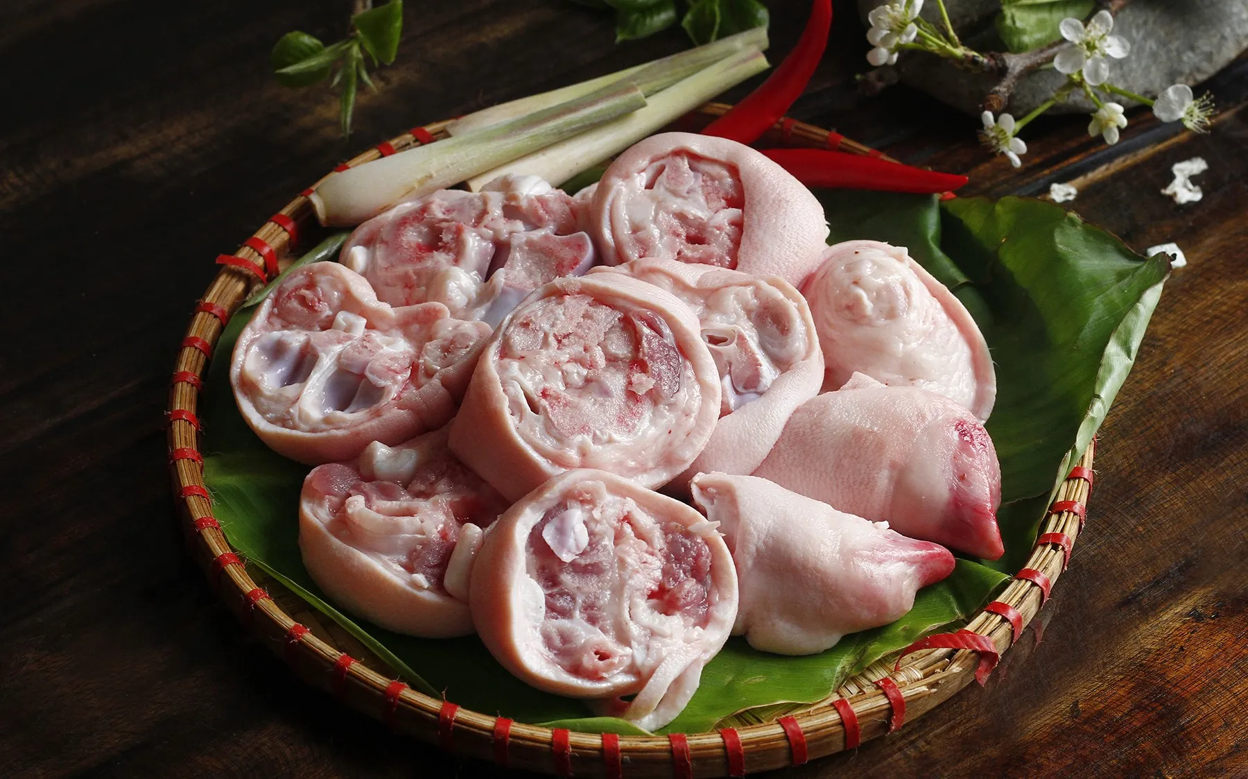 Công đoạn sơ chế thịt bò và giò heo đúng cách