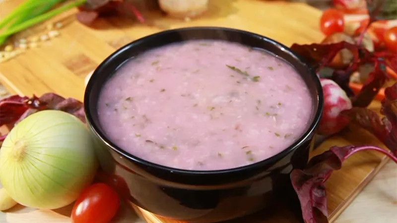 Cháo tôm rau dền đỏ đẹp mắt và giàu canxi cho bé