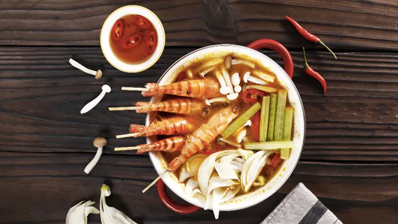 Cách nấu lẩu Thái tôm chua cay đậm đà
