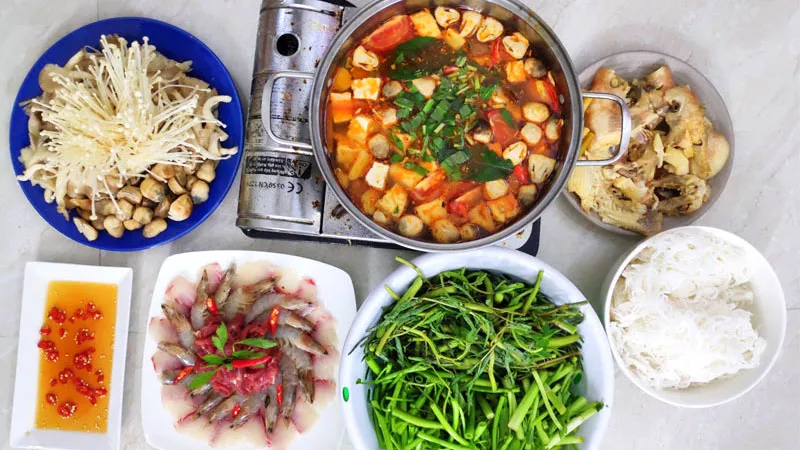 Mẹo nấu lẩu Thái tiết kiệm cho sinh viên và gia đình