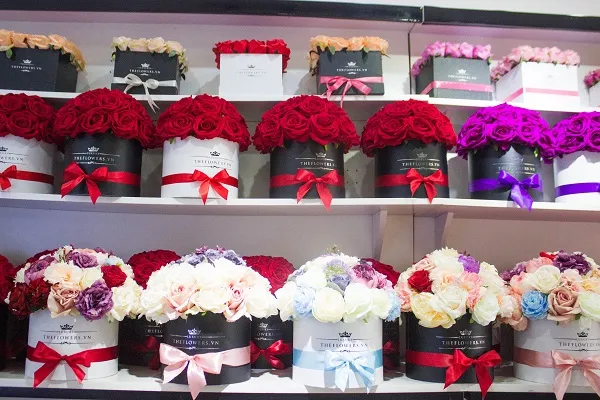 Thành phẩm hoa sáp nghệ thuật được tạo hình tỉ mỉ từ các dụng cụ chuyên dụng