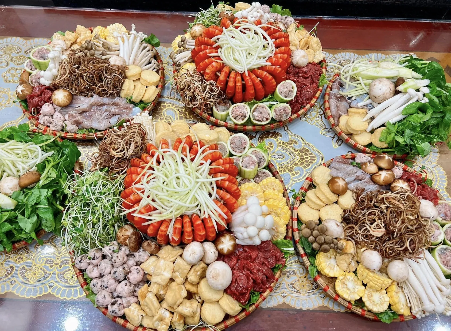 Nguyên liệu tươi ngon là chìa khóa cho món lẩu cua bầu đạt chuẩn vị nhà hàng