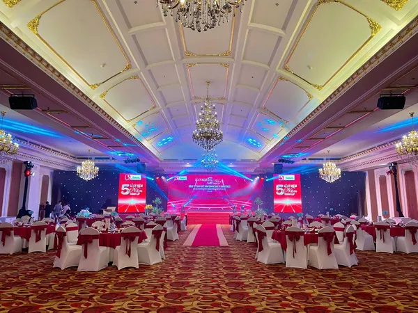 Sảnh tiệc rộng lớn đáp ứng mọi quy mô đám cưới tại The Mira