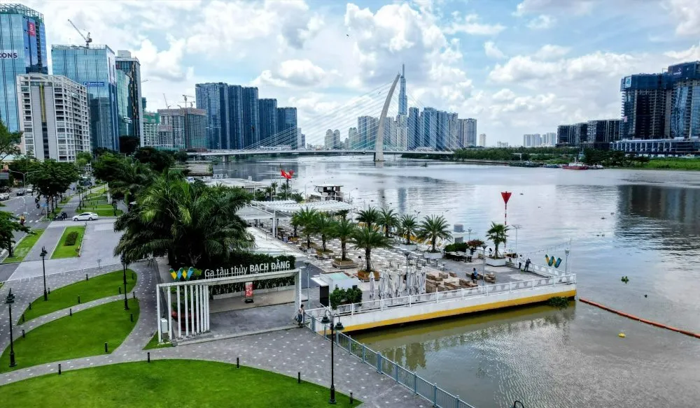 Bến Bạch Đằng là địa điểm vui chơi giải trí mới của người dân