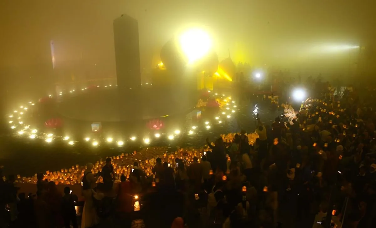 Vào chiều cùng ngày, đoàn đại biểu Vesak xuất phát từ Học viện Phật giáo Việt Nam tại TP.HCM về núi Bà Đen (tỉnh Tây Ninh) để thực hiện nghi thức cung rước xá lợi Đức Phật Thích Ca Mâu Ni và tham dự các nghi thức trang trọng trong khuôn khổ Đại lễ Vesak 2026. Xá lợi Đức Phật được tôn trí tại Trung tâm triển lãm Phật giáo từ ngày 8-13/5/2026 để Phật tử và công chúng chiêm bái, đảnh lễ bảo vật Phật giáo thế giới và đón nhận hồng ân của Đức Phật