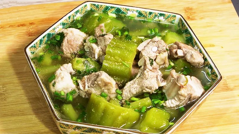 Canh khổ qua hầm xương