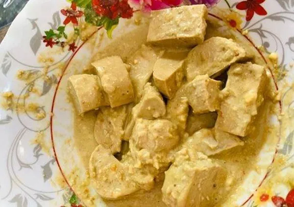 Bó xổ ướp với chao và gia vị để làm vịt chay