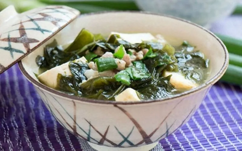 Canh rong biển đậu hũ thịt băm truyền thống