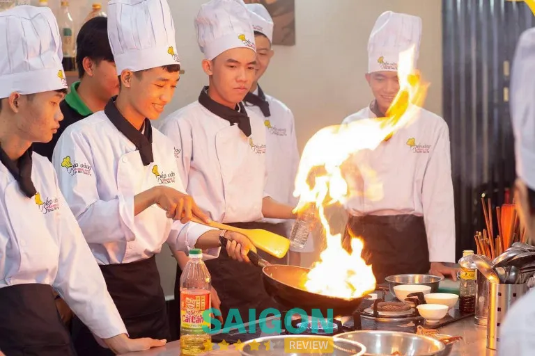 Không gian học tập của trung tâm dạy nấu ăn TPHCM Bếp Vàng