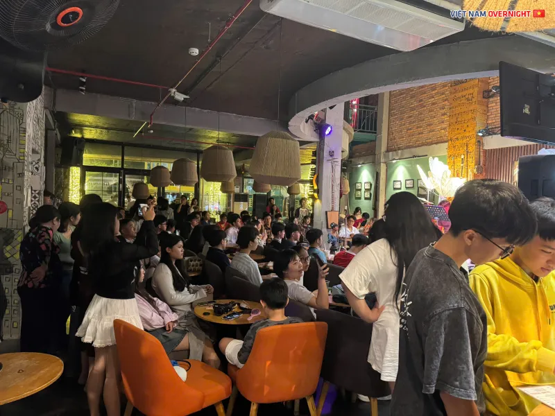 The Moon Coffee không gian xanh mát