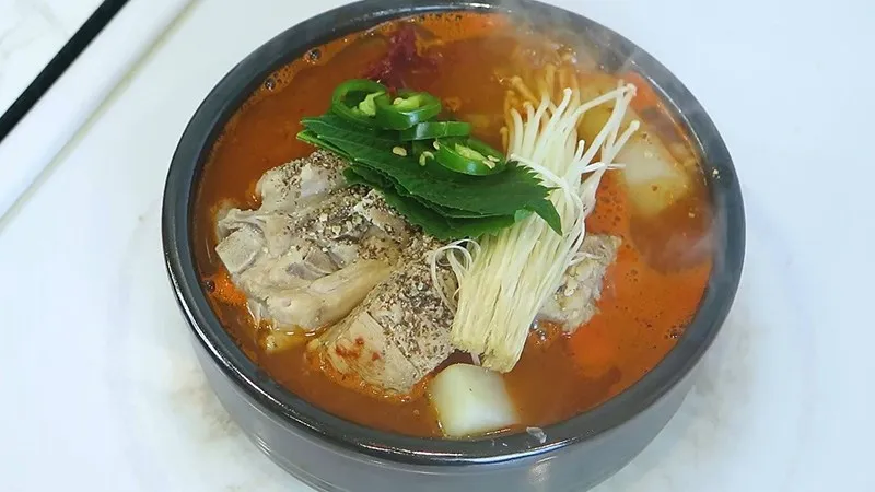 Canh khoai tây với xương